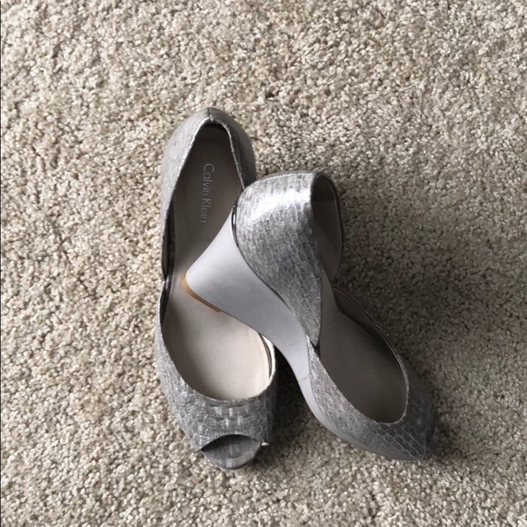 Calvin Klein gray wedge size 9.5 - Picture 3 of 7